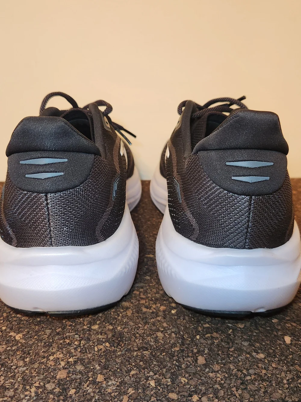 Brooks Ghost 18 Running Shoes Mens Size 10.5 Wide 2E